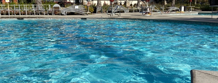 ThreeSixty Poolside is one of Locais curtidos por Sandy.