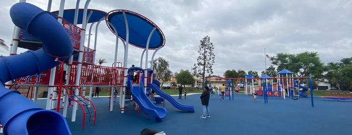 Holly Glen Park And Wading Pool is one of Parks.