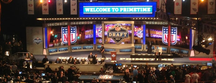 NFL Draft Block Party is one of Orte, die CJ gefallen.