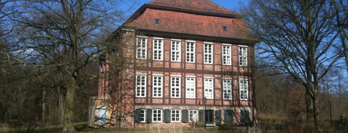 Schloss Schönebeck is one of Posti che sono piaciuti a Monis.