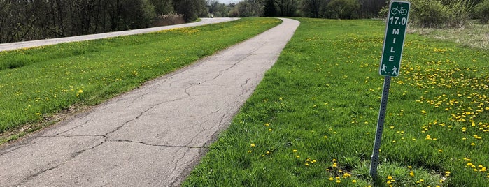 Parkland Recreational Area is one of Hines Drive parks for biking, blading or walking.