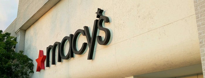 Macy's is one of Locais curtidos por Robin.