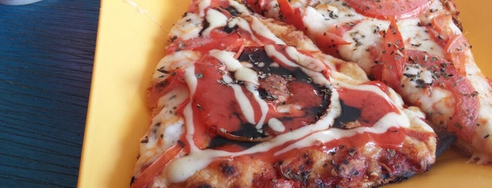 Santa Fé, fries & pizza slice is one of Posti che sono piaciuti a Sonya.