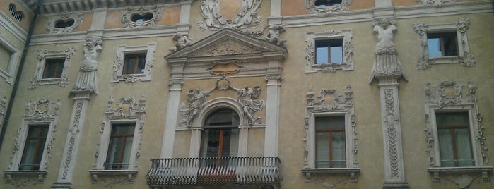 Palazzo Valenti Gonzaga is one of สถานที่ที่ Оксана ถูกใจ.