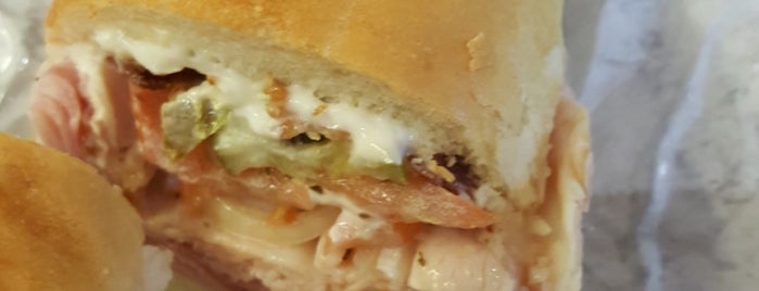 Jersey Mike's Subs is one of Ryan: сохраненные места.