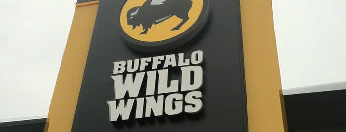Buffalo Wild Wings is one of Lugares favoritos de Matt.