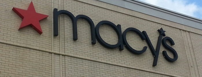 Macy's is one of Alyssaさんのお気に入りスポット.