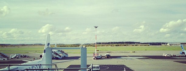 Helsinki Airport (HEL) is one of Places I have been.