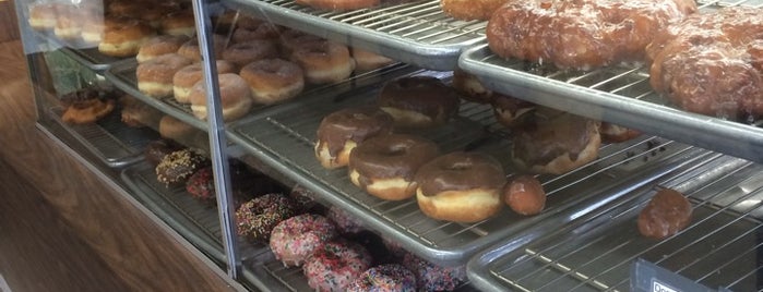 Goody's Donuts is one of Lugares favoritos de KENDRICK.