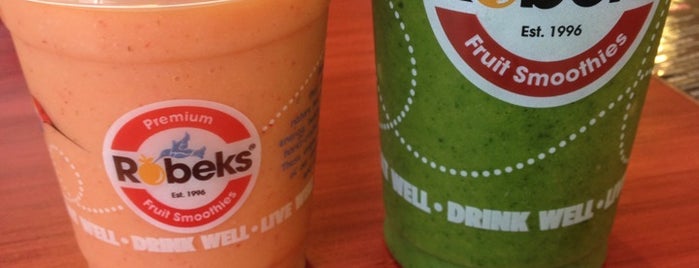 Robeks Fresh Juices & Smoothies is one of Lugares favoritos de Conrad & Jenn.