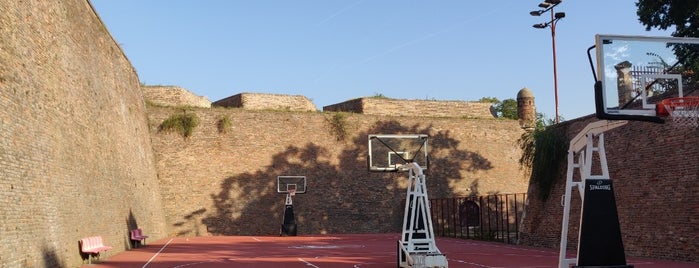Košarkaški tereni Crvena zvezda is one of basketball tourism.