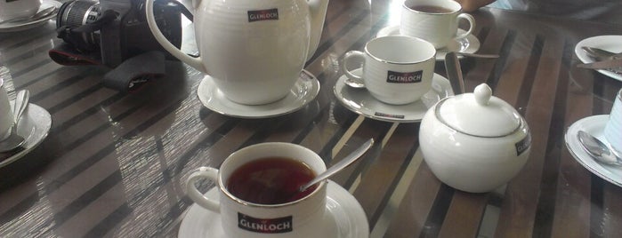 Glenloch Tea Factory is one of Locais curtidos por Ayrat.