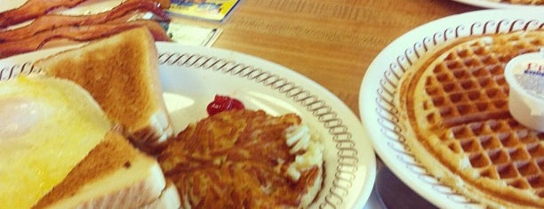 Waffle House is one of keshetさんのお気に入りスポット.