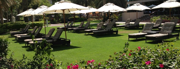 Le Meridien Beach Front is one of Locais curtidos por Abdulaziz.