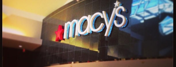Macy's is one of Orte, die Christina gefallen.