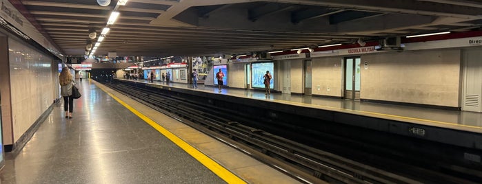 Metro Escuela Militar is one of Estaciones del Metro de Santiago.