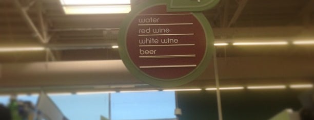 Fresh & Easy Neighborhood Market is one of Tempat yang Disukai Krys.