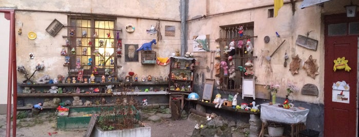 Двір-музей покинутих іграшок is one of Lviv.