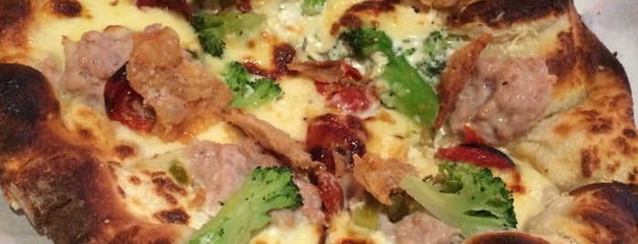 Brooklyn Pizza Pie is one of Posti che sono piaciuti a Victoria.