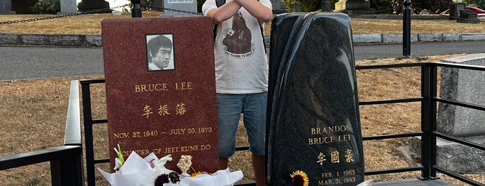 Bruce Lee's Grave is one of Seattle!.