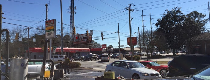 Avril's Eco-Friendly Car Wash is one of Lugares favoritos de Chester.