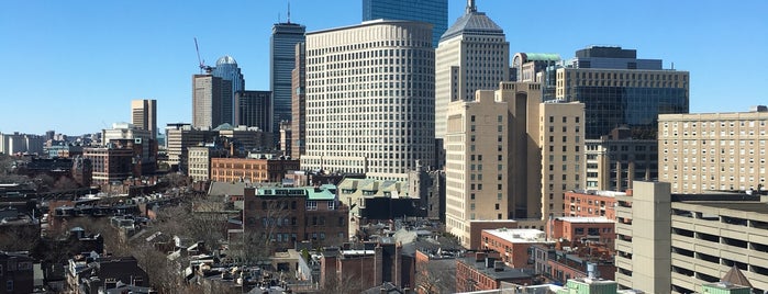 Courtyard Boston Downtown is one of สถานที่ที่ Michelle ถูกใจ.