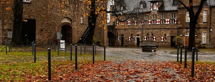 Schloss Broich is one of Weihnachtsmärkte.