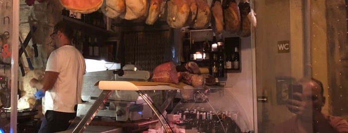 La Posteria is one of Napoli Restaurants.