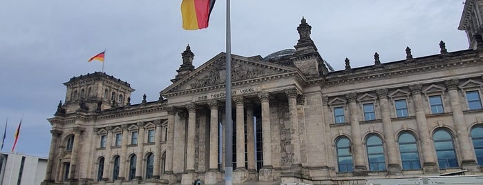 Deutscher Bundestag is one of Posti che sono piaciuti a Torsten.