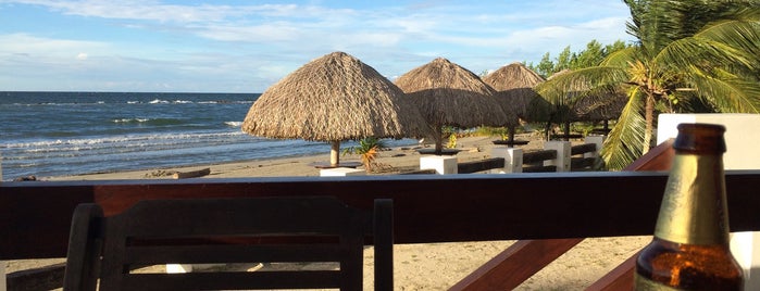 Las Palmeras beach resort is one of Recomendados.