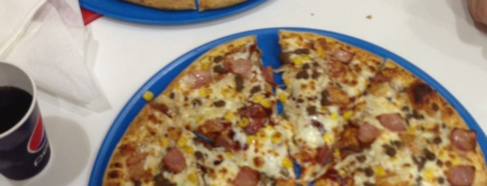 Domino's Pizza is one of Lieux sauvegardés par Scott Kleinberg.