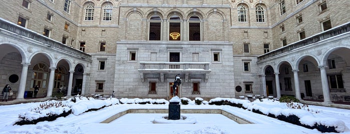 Boston Public Library Courtyard is one of Seda'nın Beğendiği Mekanlar.