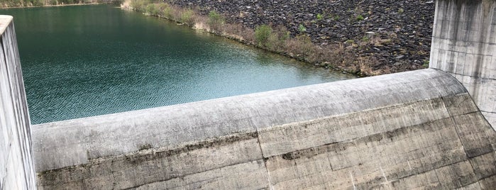 Kanabara Dam is one of Lieux qui ont plu à Tsuneaki.