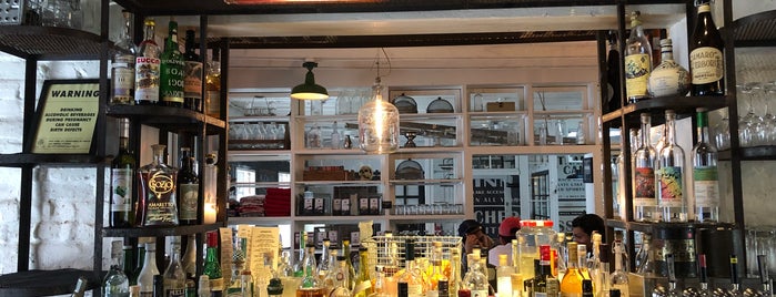 The Bar at Saraghina is one of Locais curtidos por Cody.