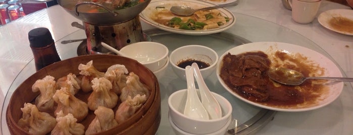 Yi Lan Halal Restaurant is one of สถานที่ที่บันทึกไว้ของ Michelle.