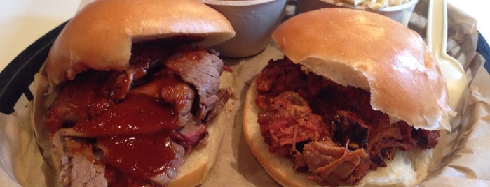 Buz and Ned’s Real Barbecue is one of Lugares favoritos de Joel.