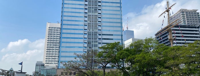 ニューピア竹芝 サウスタワー is one of 高層ビル＠東京（part1）.