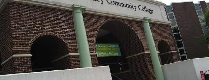 Raritan Valley Community College is one of Lugares favoritos de Divy.