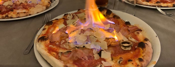 Il Centro Ristorante Pizzeria is one of Mattiaさんのお気に入りスポット.