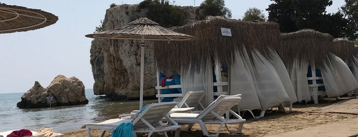 Mavi Beyaz Otel & Beach Club is one of Mersin deniz.