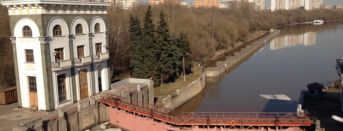 Шлюз № 9 канала имени Москвы is one of Давно хотел сходить.