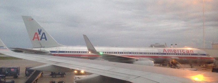 올랜도 국제공항 (MCO) is one of Florida.