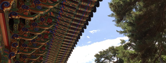 쌍계사 (雙溪寺) is one of Buddhist temples in Gyeonggi.