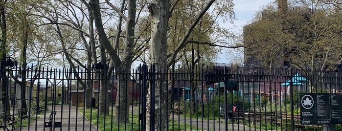 Bushwick Playground is one of Lugares favoritos de Albert.