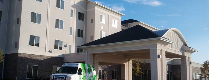 Holiday Inn Hotel & Suites Bloomington-Airport is one of สถานที่ที่บันทึกไว้ของ Jackie.