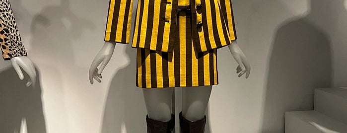 Anna Wintour Costume Center is one of NYC 2021 🗽🍎🚖🇺🇸.