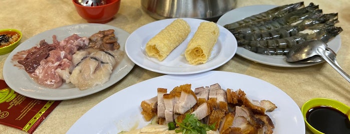 Golden Mile Thien Kee Steamboat Restaurant is one of Sing resto.