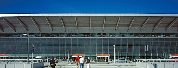 Aéroport de Varsovie-Chopin (WAW) is one of Airports (around the world).