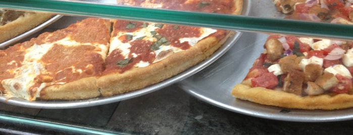 Pizza Mia is one of Lugares favoritos de Lizzie.