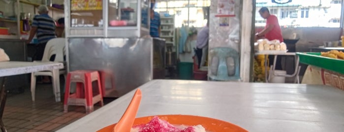 Hui Sing Hawker Centre (辉盛小贩中心) is one of places to eat.